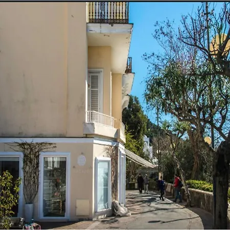 Casa de Férias Le Camerelle 83 *